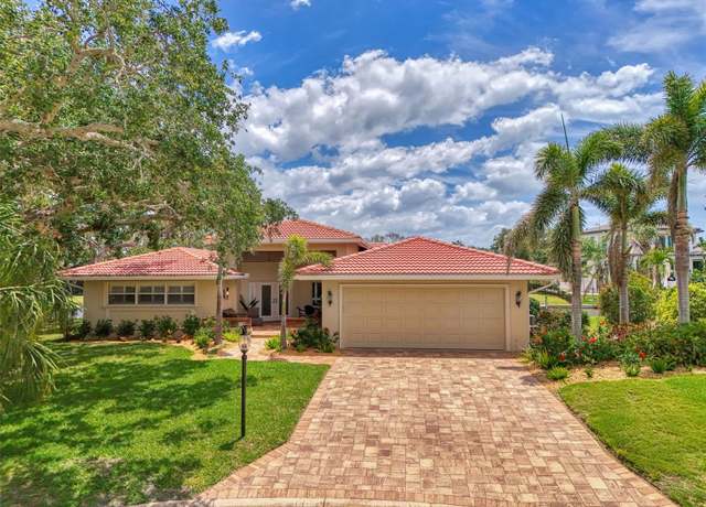Property at 1038 Contento St, Sarasota, FL 34242, 3 beds, 2 baths