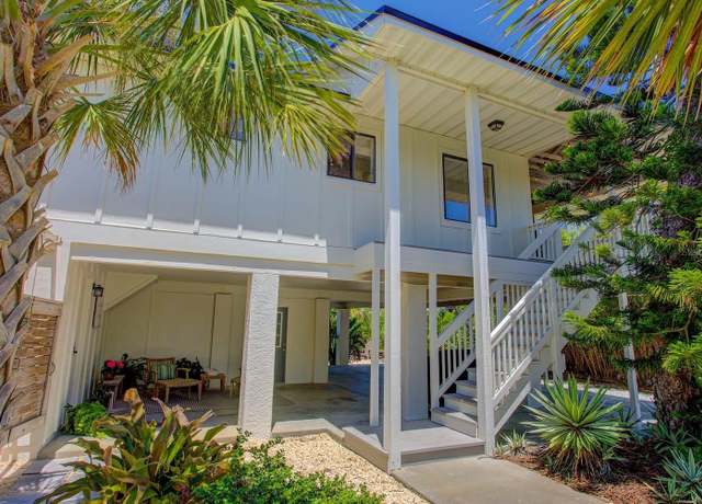 Property at 45 Moody Dr, Palm Coast, FL 32137, 3 beds, 2 baths