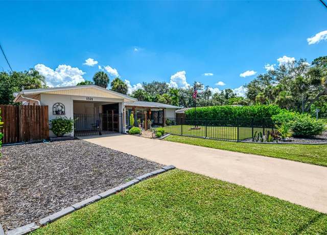 Property at 1321 Groveland Ave, Venice, FL 34285, 3 beds, 2 baths