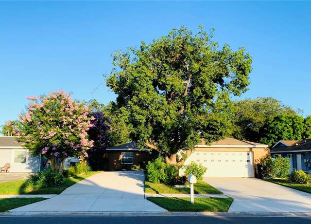 Property at 402 Evergreen Dr, Oldsmar, FL 34677, 2 beds, 2 baths