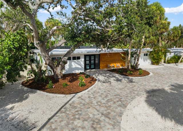 Property at 4879 Commonwealth Dr, Sarasota, FL 34242, 4 beds, 3 baths