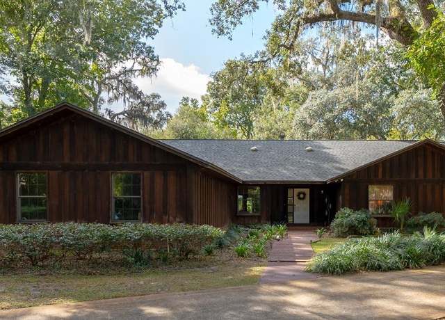 Property at 3630 NE 67th Ter, Silver Springs, FL 34488, 3 beds, 2.5 baths
