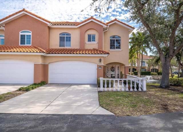 Property at 6224 Vista Verde Dr W, St Petersburg, FL 33707, 3 beds, 2.5 baths