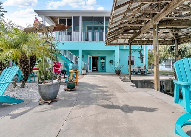Property at 2571 N Seneca Pt, Crystal River, FL 34429, 2 beds, 3 baths
