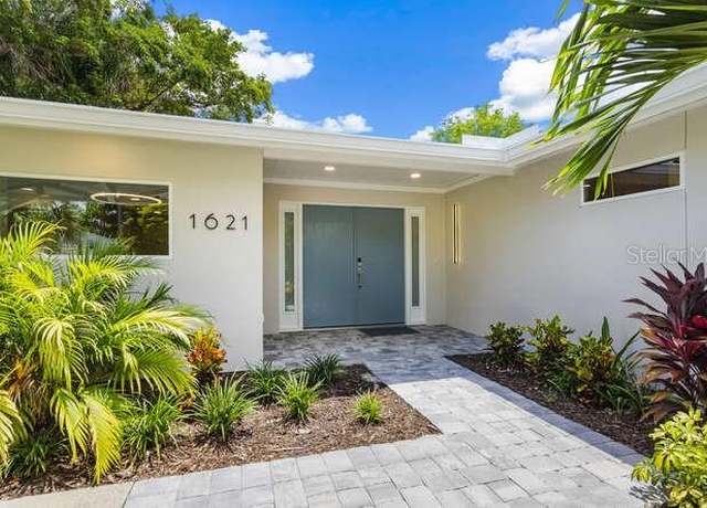 Property at 1621 Pine Bay Dr, Sarasota, FL 34231, 3 beds, 3 baths
