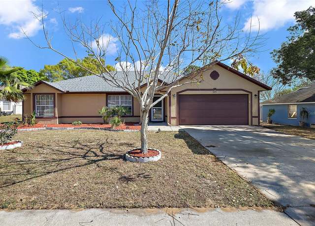 Property at 909 Palm Forest Ln, Minneola, FL 34715, 3 beds, 2 baths