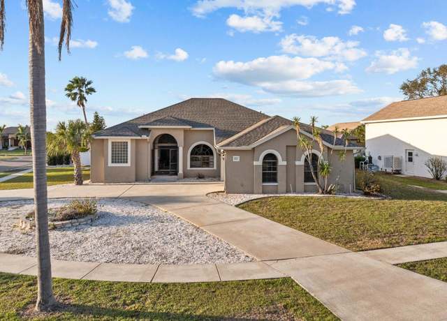 Property at 821 Greenview Dr, Apollo Beach, FL 33572, 3 beds, 3 baths