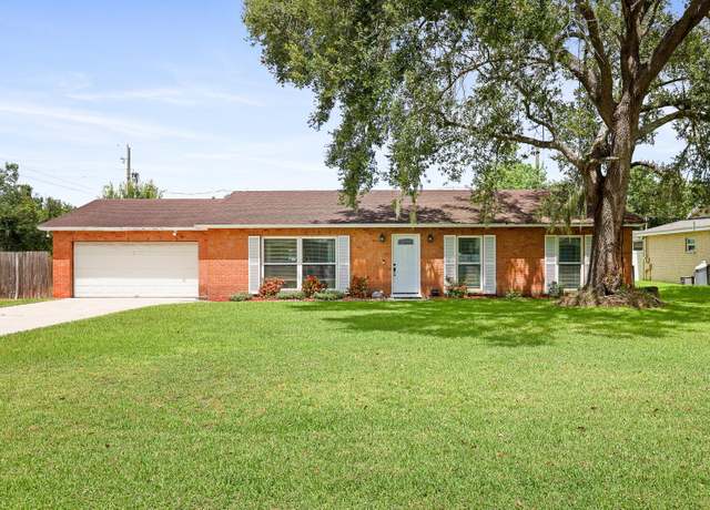Property at 102 Mitchell Dr, Brandon, FL 33511, 3 beds, 2 baths