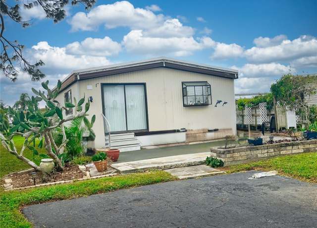 Property at 5316 53rd Ave E Unit E2, Bradenton, FL 34203, 2 beds, 2 baths