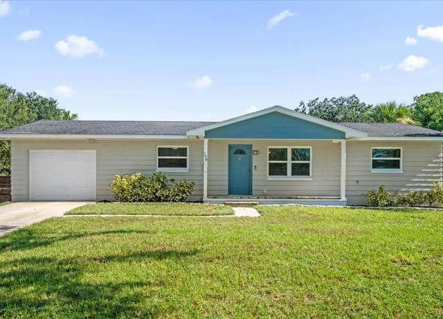 Property at 198 W Cypress Ave, Howey In The Hills, FL 34737, 3 beds, 2 baths