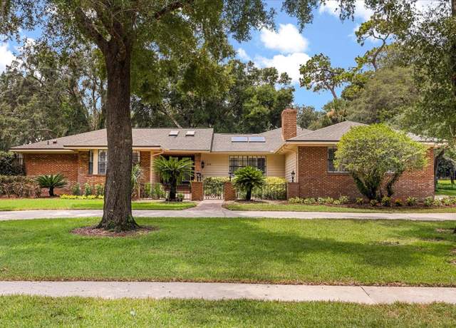 Property at 205 N Sweetwater Cove Blvd, Longwood, FL 32779, 5 beds, 4 baths
