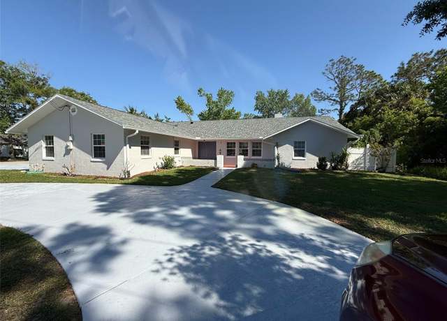 Property at 1 Waves Pl, Palm Coast, FL 32164, 3 beds, 2.5 baths