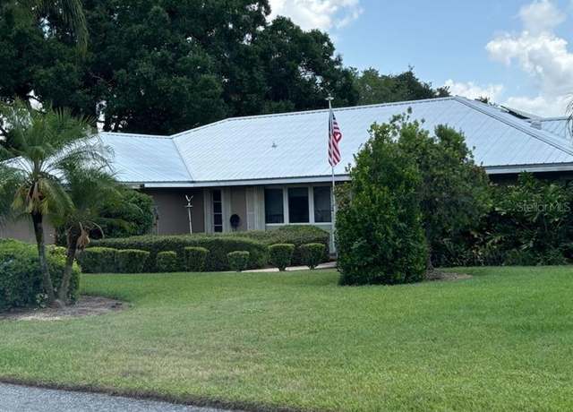 Property at 1110 Cypress Pt W, Winter Haven, FL 33884, 3 beds, 2.5 baths