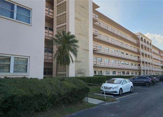 Property at 5623 80th St N #510, St Petersburg, FL 33709, 2 beds, 1.5 baths