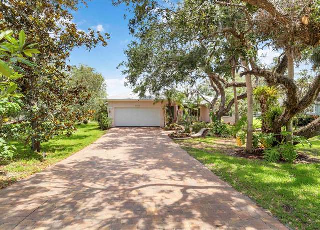 Property at 4443 Robin Hood Trl W, Sarasota, FL 34232, 3 beds, 2 baths