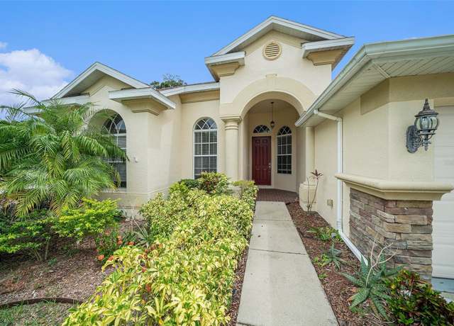 Property at 1704 Cresswell Manor Ct, Dover, FL 33527, 4 beds, 3.5 baths