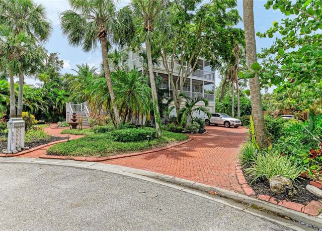 Property at 8963 Fishermens Bay Dr, Sarasota, FL 34231, 4 beds, 3.5 baths