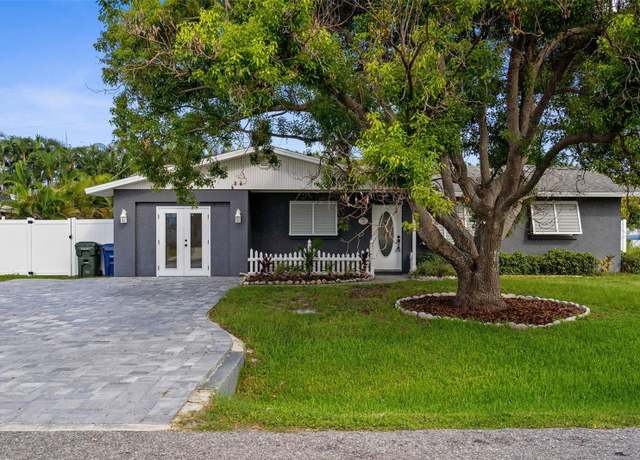 Property at 1150 Cumberland Rd, Venice, FL 34293, 2 beds, 2 baths