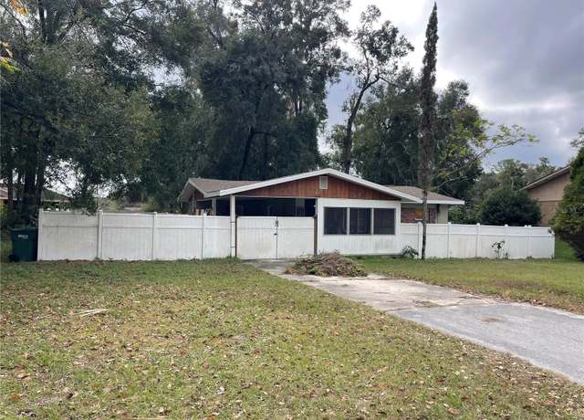 Property at 2210 SW 3rd St, Ocala, FL 34471, 2 beds, 1 bath