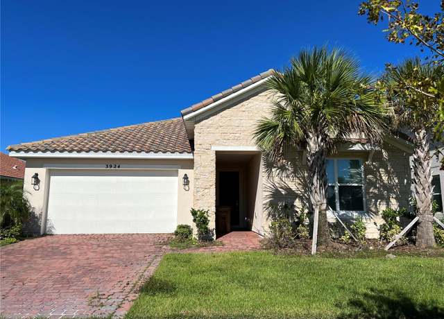 Property at 3924 Carrick Bend Dr, Kissimmee, FL 34746, 4 beds, 2 baths