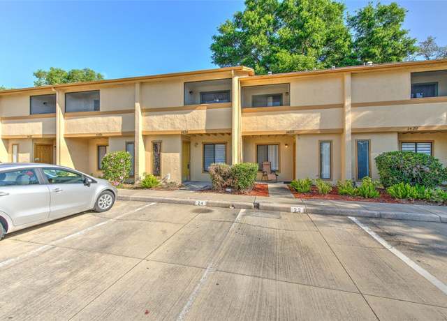Property at 1424 Highland Ridge Cir, Brandon, FL 33510, 2 beds, 2.5 baths
