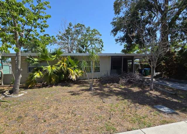 Property at 10110 66th Ave, Seminole, FL 33772, 3 beds, 2 baths