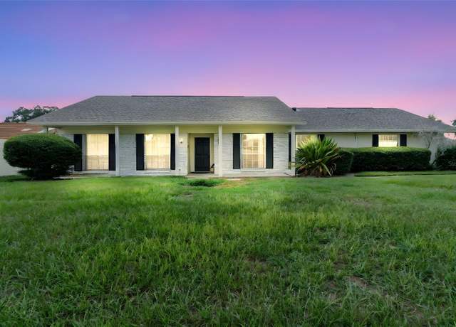 Property at 4520 Lake Gem Cir, Orlando, FL 32806, 4 beds, 2 baths