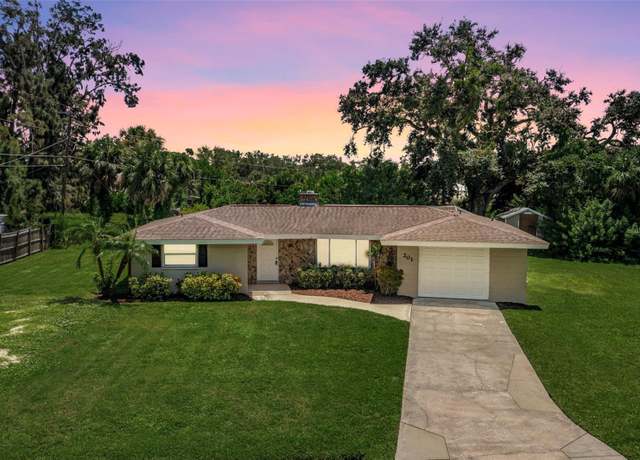 Property at 201 Dragon Rd, Venice, FL 34293, 3 beds, 2 baths