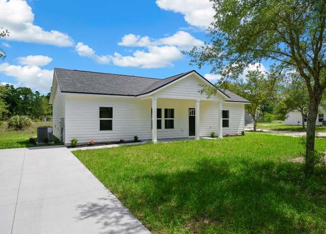 Property at 872 SW 2nd Ave, Trenton, FL 32693, 3 beds, 2 baths