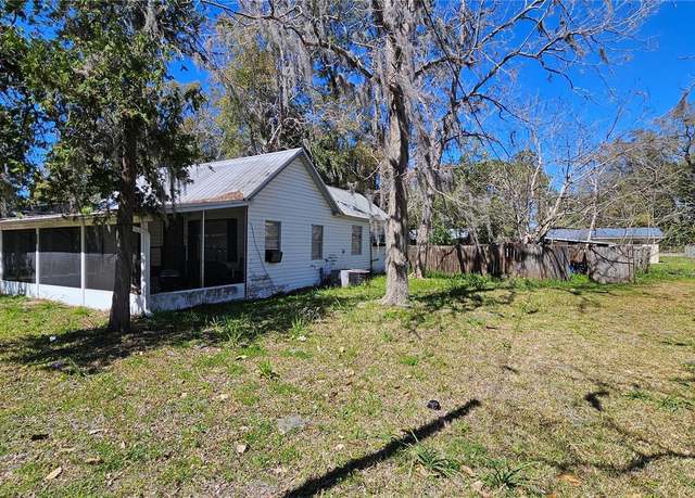 Property at 416 SE 3rd Ave, Williston, FL 32696, 2 beds, 1 bath