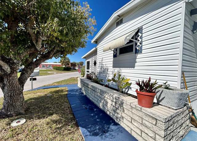 Property at 127 Cherrywood Dr, Lake Wales, FL 33898, 2 beds, 2 baths