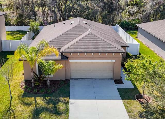 Property at 3011 Moulden Hollow Dr, Zephyrhills, FL 33540, 4 beds, 2 baths