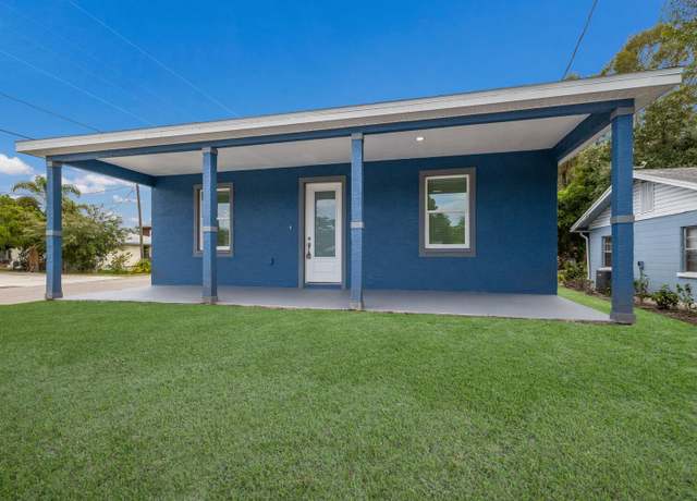 Property at 1001 2nd St W, Bradenton, FL 34205, 3 beds, 2 baths