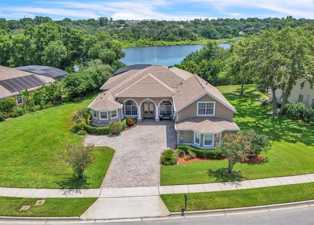 Property at 1017 Parkside Pointe Blvd, Apopka, FL 32712, 4 beds, 3.5 baths