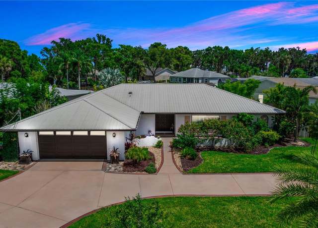 Property at 225 Temple Cir, Eustis, FL 32726, 3 beds, 2.5 baths
