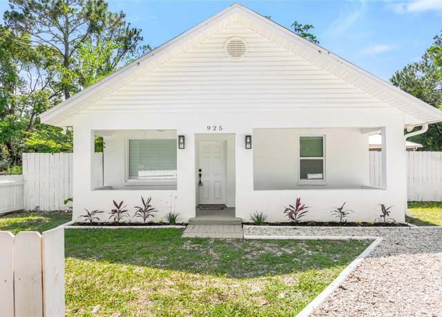 Property at 925 S Saint Johns St, St Augustine, FL 32084, 2 beds, 1.5 baths