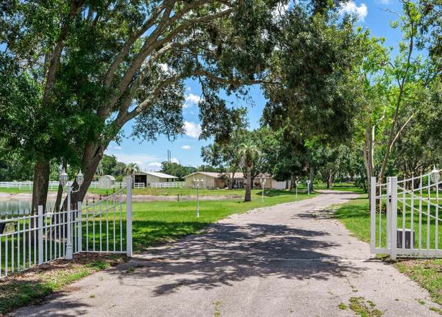 Property at 3050 Maple Trce, Tarpon Springs, FL 34688, 3 beds, 2.5 baths