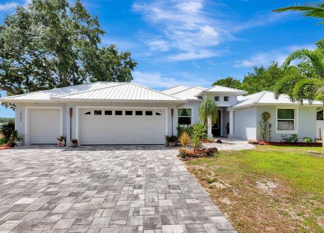 Property at 1560 N Oak Park Ave, Avon Park, FL 33825, 3 beds, 2.5 baths