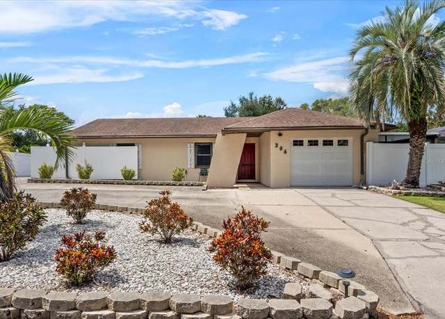 Property at 306 Lakeview Blvd, Winter Haven, FL 33880, 3 beds, 2 baths
