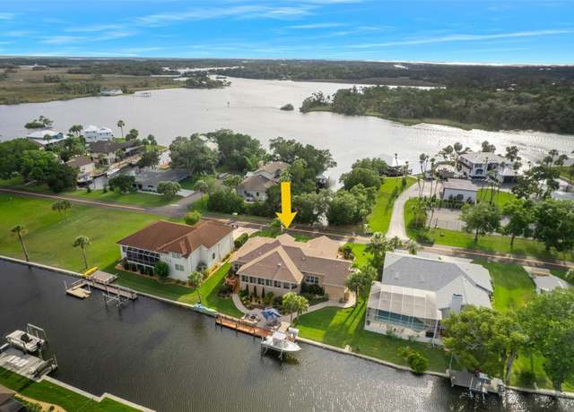 Property at 11972 W Riverhaven Dr, Homosassa, FL 34448, 3 beds, 3 baths