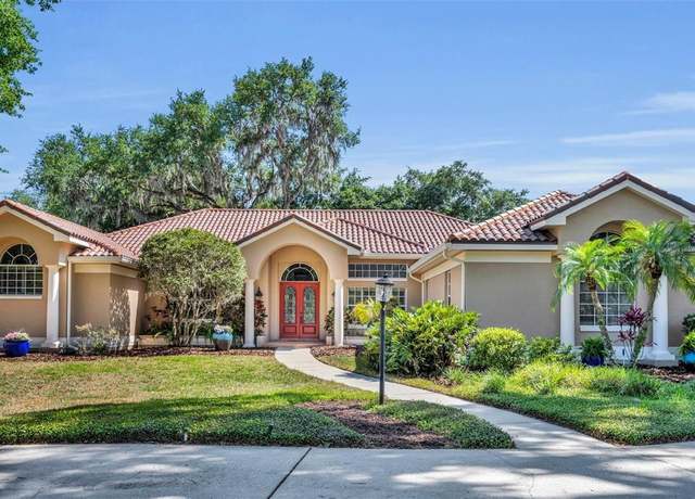 Property at 605 W Palm Valley Dr, Oviedo, FL 32765, 4 beds, 3 baths