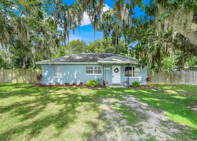 Property at 300 N Lake Ave, Leesburg, FL 34748, 3 beds, 2 baths