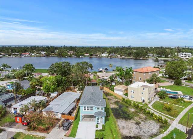 Property at 4234 4th St S, St Petersburg, FL 33705, 3 beds, 2.5 baths