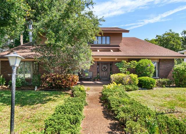 Property at 1671 South Dr, Sarasota, FL 34239, 4 beds, 4.5 baths