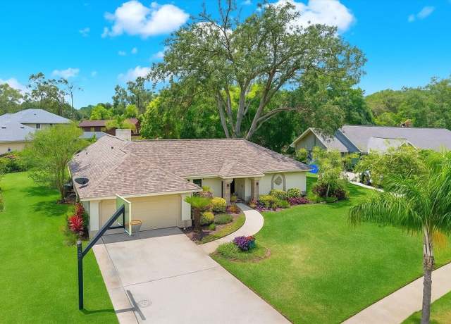 Property at 2806 Fairway View Dr, Valrico, FL 33596, 3 beds, 2 baths