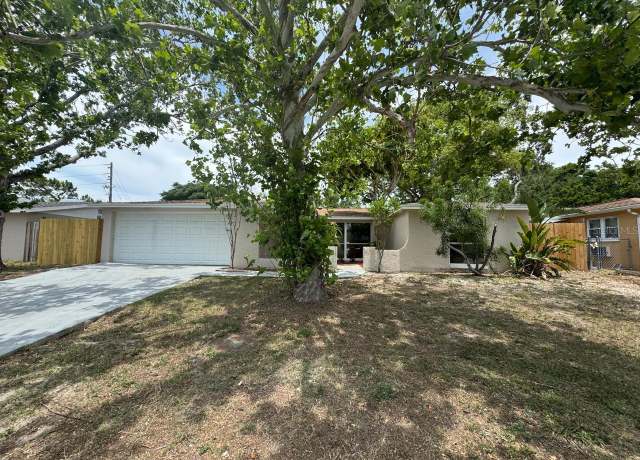 Property at 7831 Fox Hollow Dr, Port Richey, FL 34668, 4 beds, 3 baths