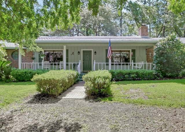 Property at 3720 Willow Ave, Deland, FL 32720, 2 beds, 2.5 baths