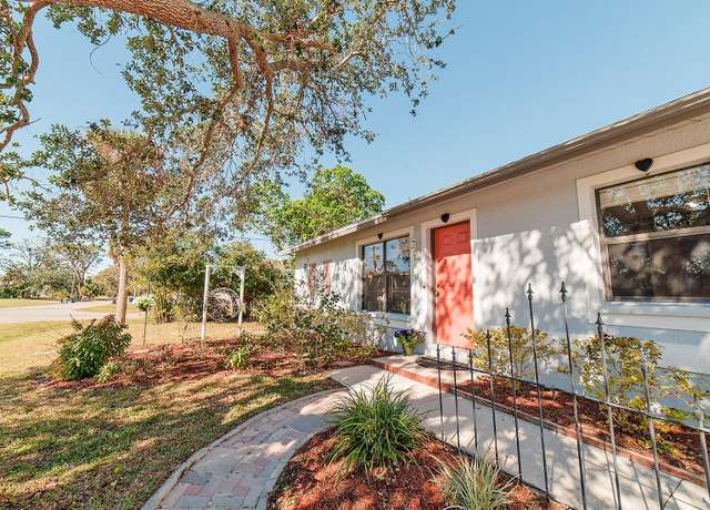 Property at 700 Coquina Ct, Nokomis, FL 34275, 2 beds, 2 baths