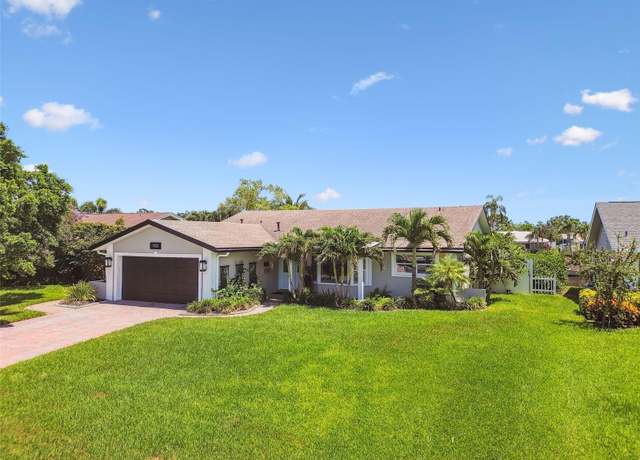 Property at 1432 50th Ave NE, St Petersburg, FL 33703, 3 beds, 2 baths
