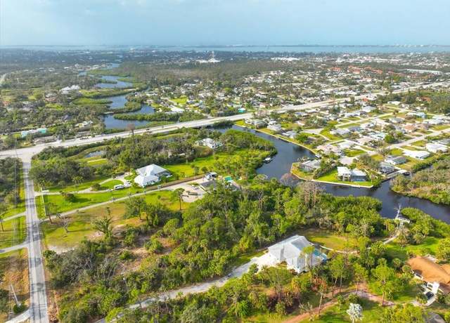 Property at 150 N Oxford Dr, Englewood, FL 34223, 3 beds, 3.5 baths